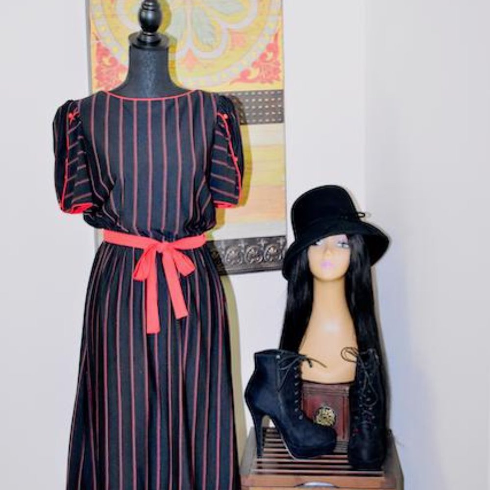 80s Vintage Zooey T Black and Red Retro Dress